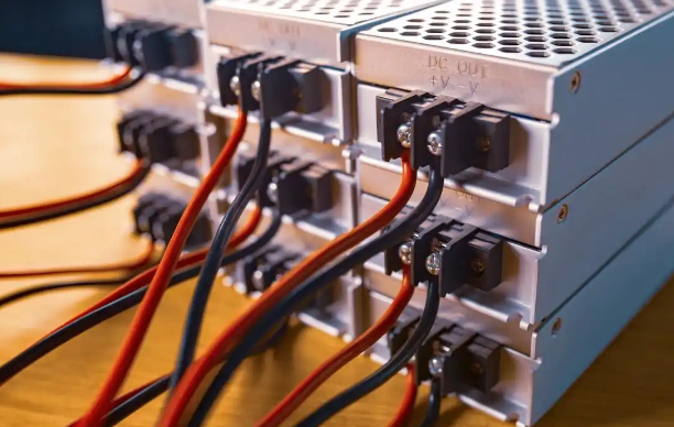 10KVA UPS电源全解：从技术内核到场景落地的终极指南