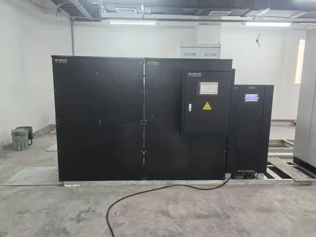 数据中心的生命线：揭秘UPS电源必须满足的五大核心需求