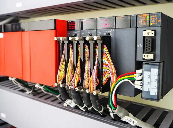 3kVA UPS不间断电源:中小企业与核心设备的“全能守护神”