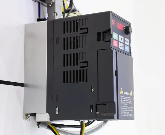 UPS电源输出端可以接变频器吗