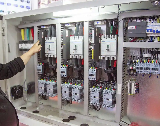 稳压器在日常生活中究