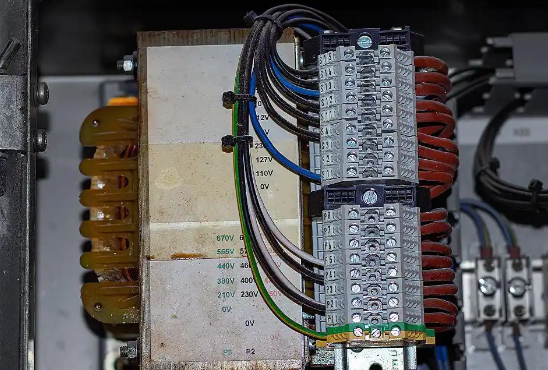 UPS电源与医疗设备配合工作的机制与案例